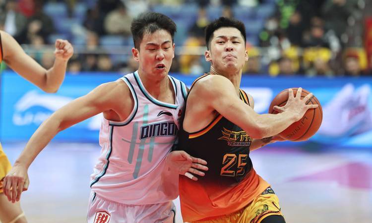 爱游戏体育平台-CBA联赛战况激烈，球队实力逐渐显露