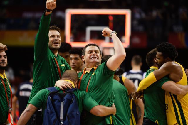 爱游戏在线登录-希腊篮球队大比分获胜，士气高昂