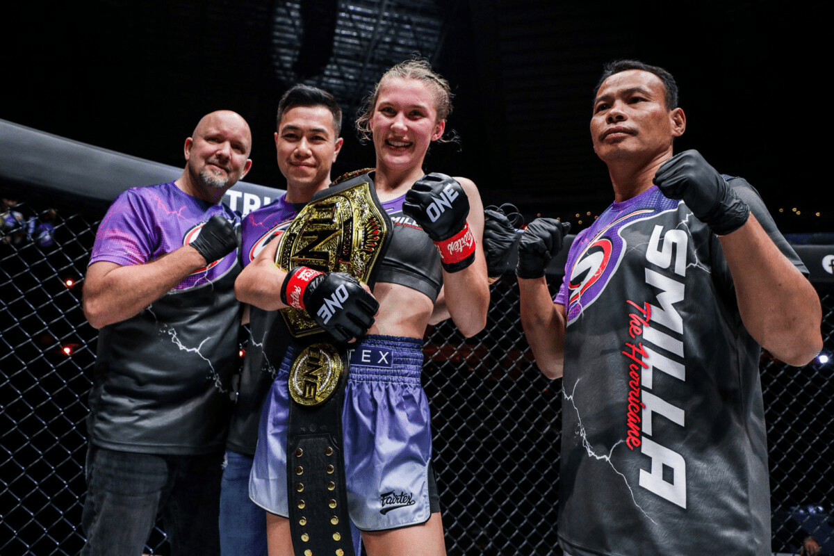 爱游戏网页版登录入口-举重女子半决赛选手搏击高峰