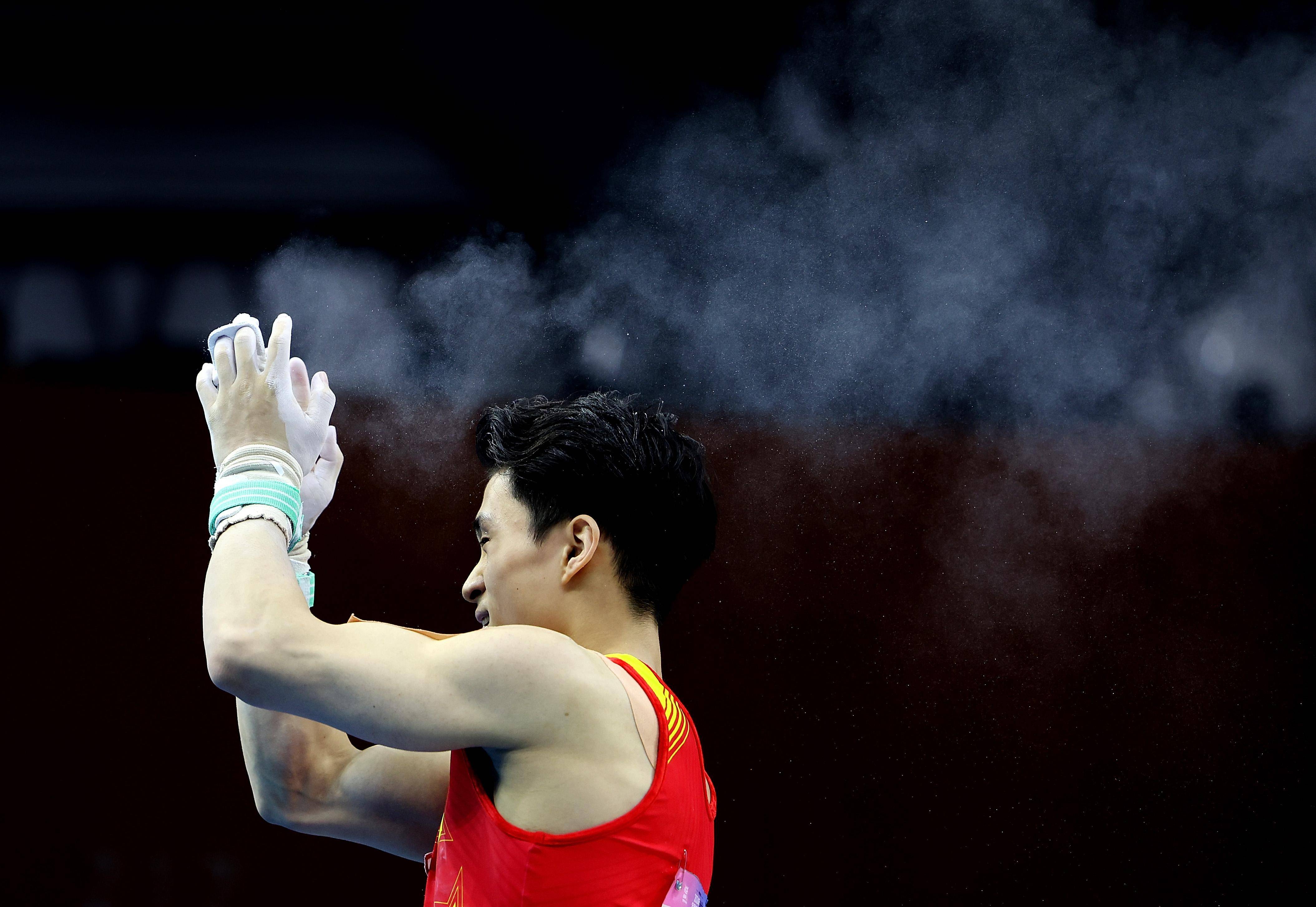 体操单杠男子单项赛场精彩比拼