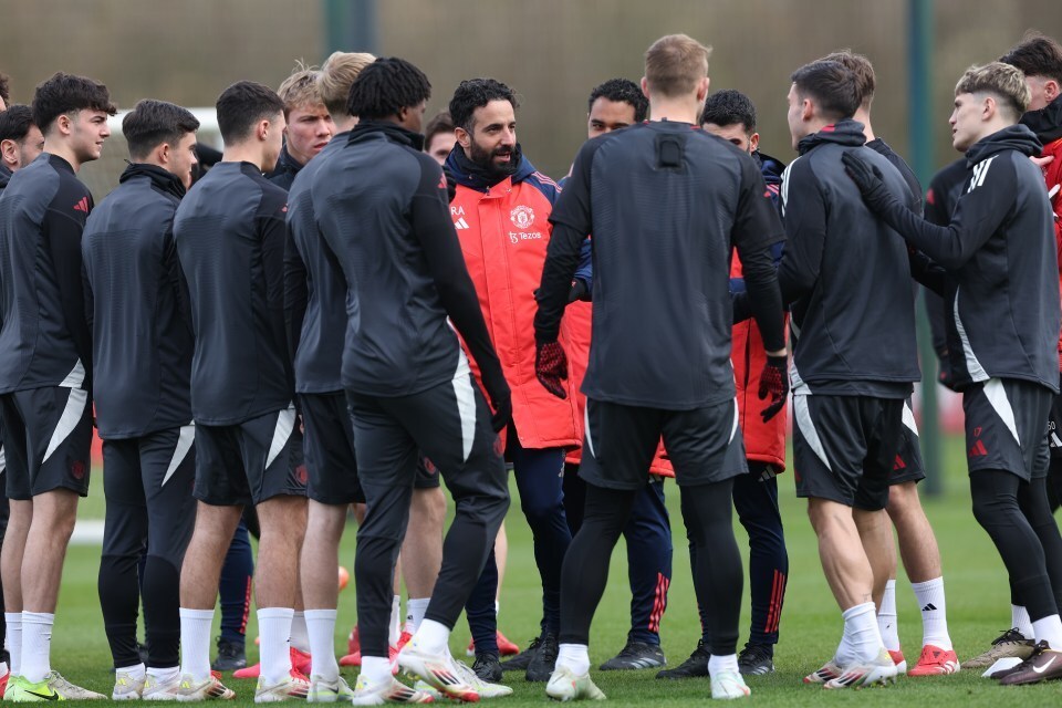 关于曼联中场大将伤愈归队,球队备战展现信心的信息 关于曼联中场大将伤愈归队,球队备战展现信心的信息