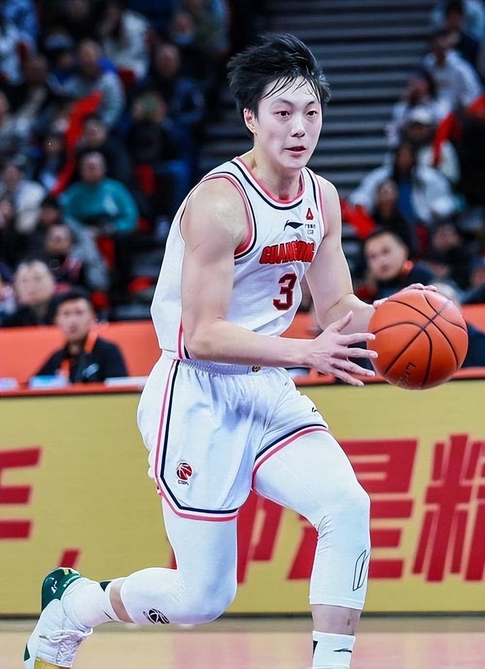 爱游戏官方登录入口-包含首发五虎单场得分破百，创下历史新高的词条