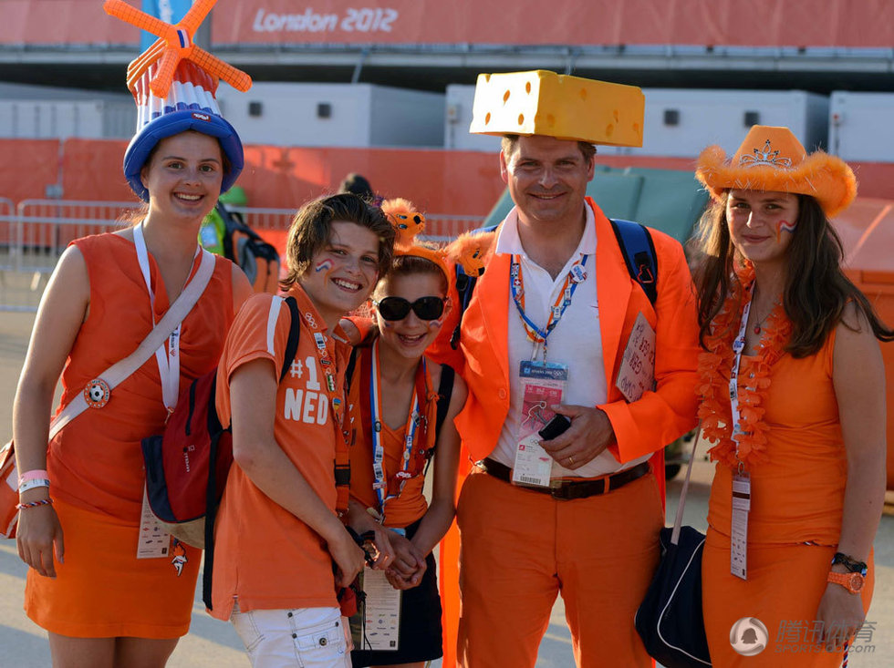 观众热情高涨,足球盛宴扫荡亚洲 观众热情高涨,足球盛宴扫荡亚洲
