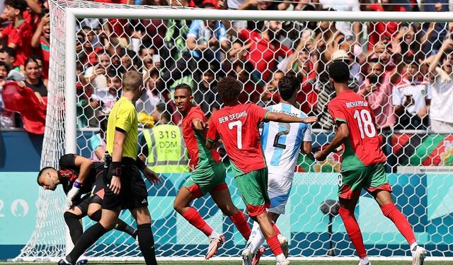 关于法国擊敗摩洛哥，英格兰逼平荷兰的信息