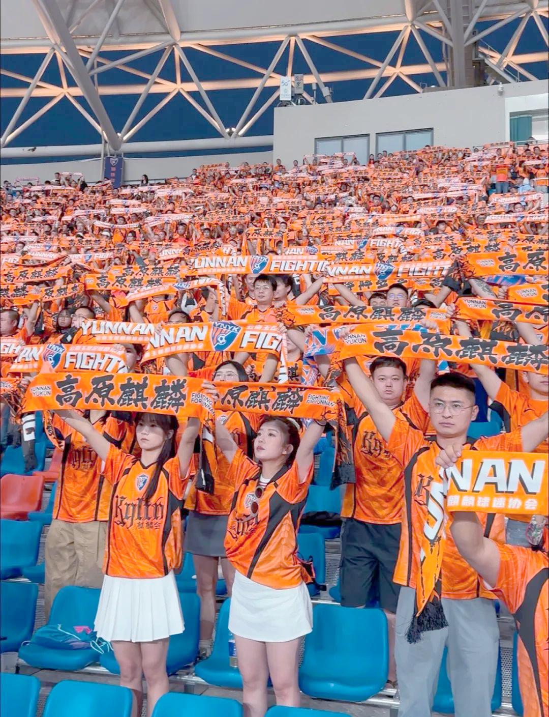 爱游戏在线-上海队主场火爆气氛，球迷助阵球队打造主场优势的简单介绍