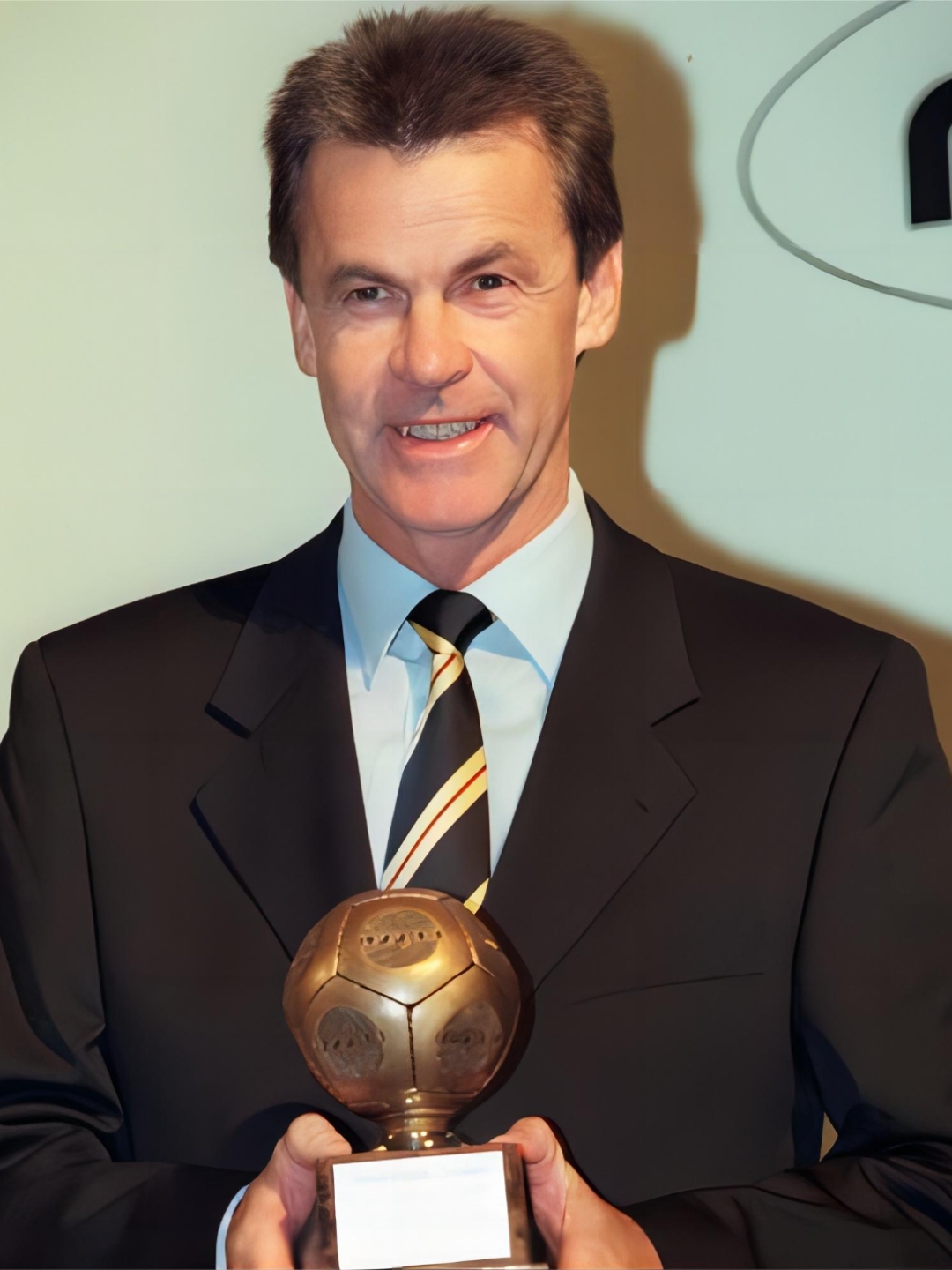 爱游戏体育平台-多特蒙德中场大将状态神勇，表现出色