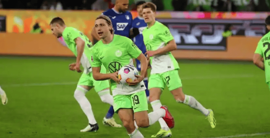 包含沃尔夫斯堡实现逆转，击败对手取得胜利的词条